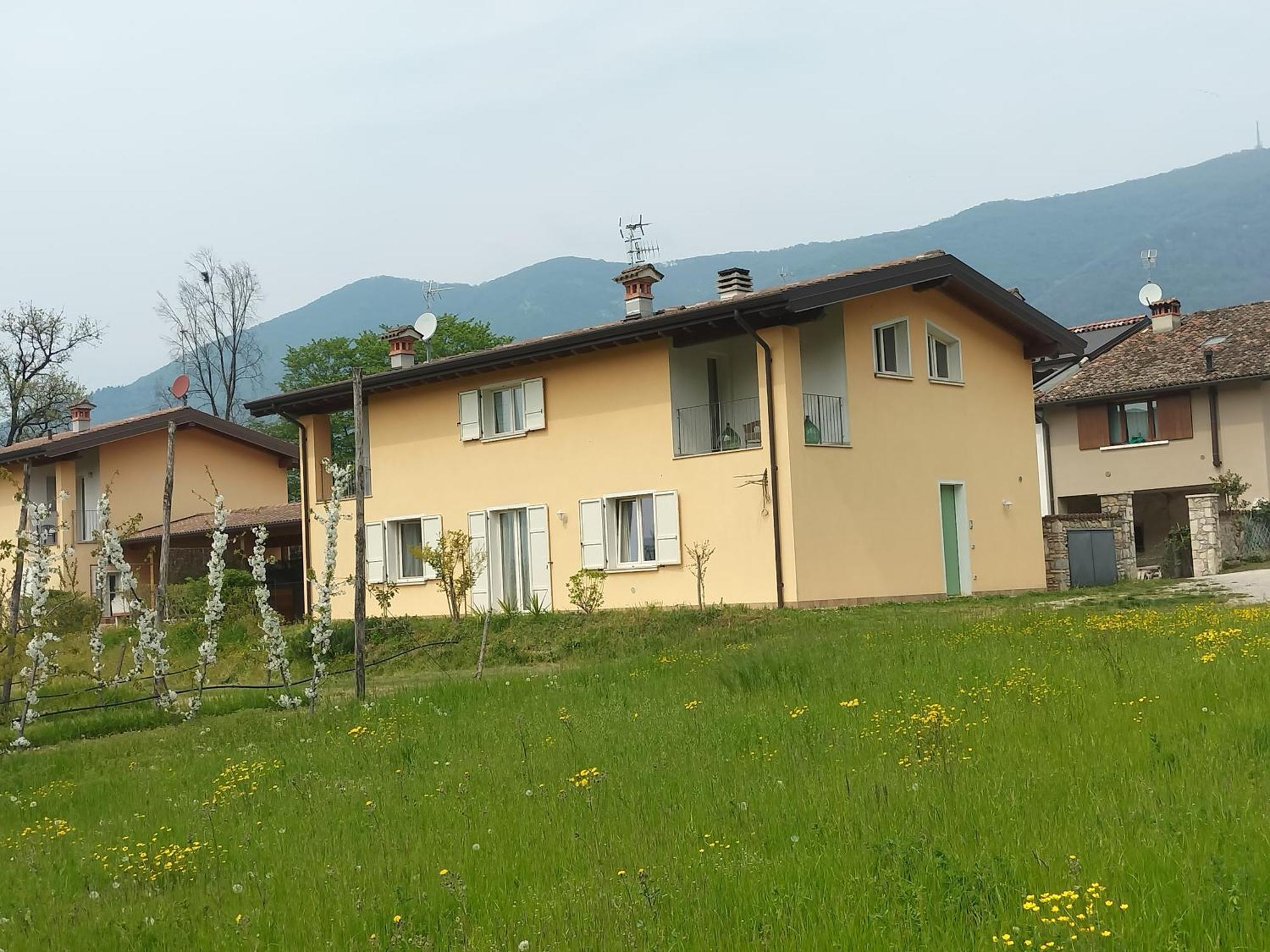 CASCINA LEGNAGO near Garda lake - trilocale Villanuova sul clisi Exterior foto